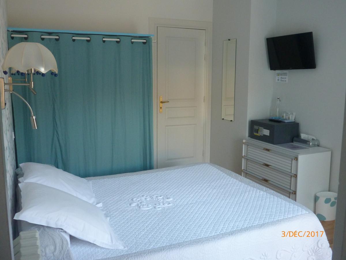 Logis Hotel Les Tilleuls Saint-Cirgues-de-Jordanne 部屋 写真
