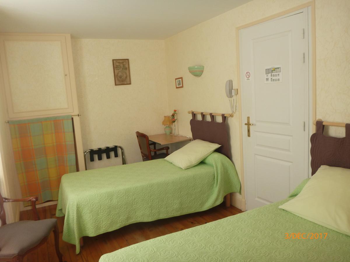 Logis Hotel Les Tilleuls Saint-Cirgues-de-Jordanne エクステリア 写真