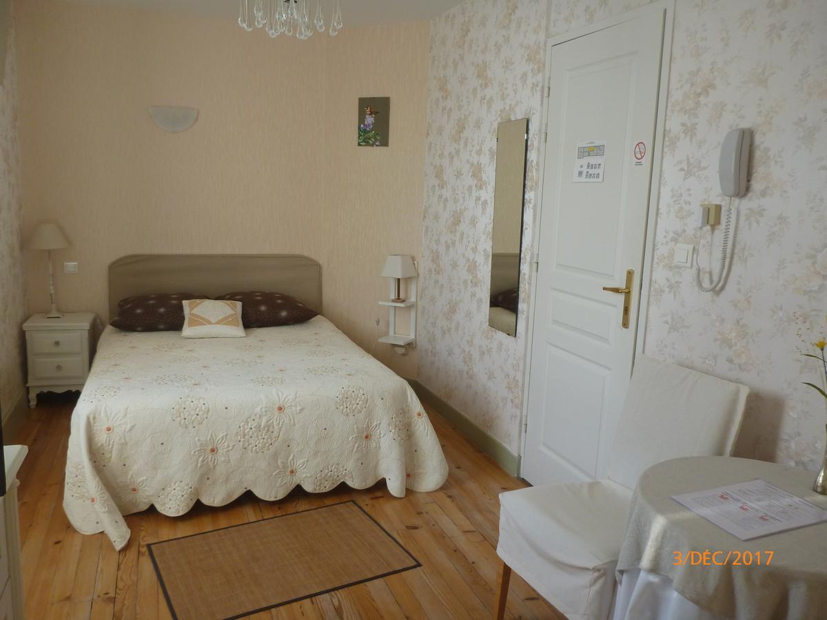 Logis Hotel Les Tilleuls Saint-Cirgues-de-Jordanne エクステリア 写真