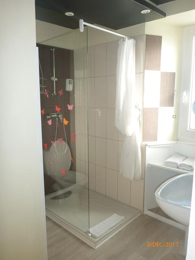 Logis Hotel Les Tilleuls Saint-Cirgues-de-Jordanne エクステリア 写真