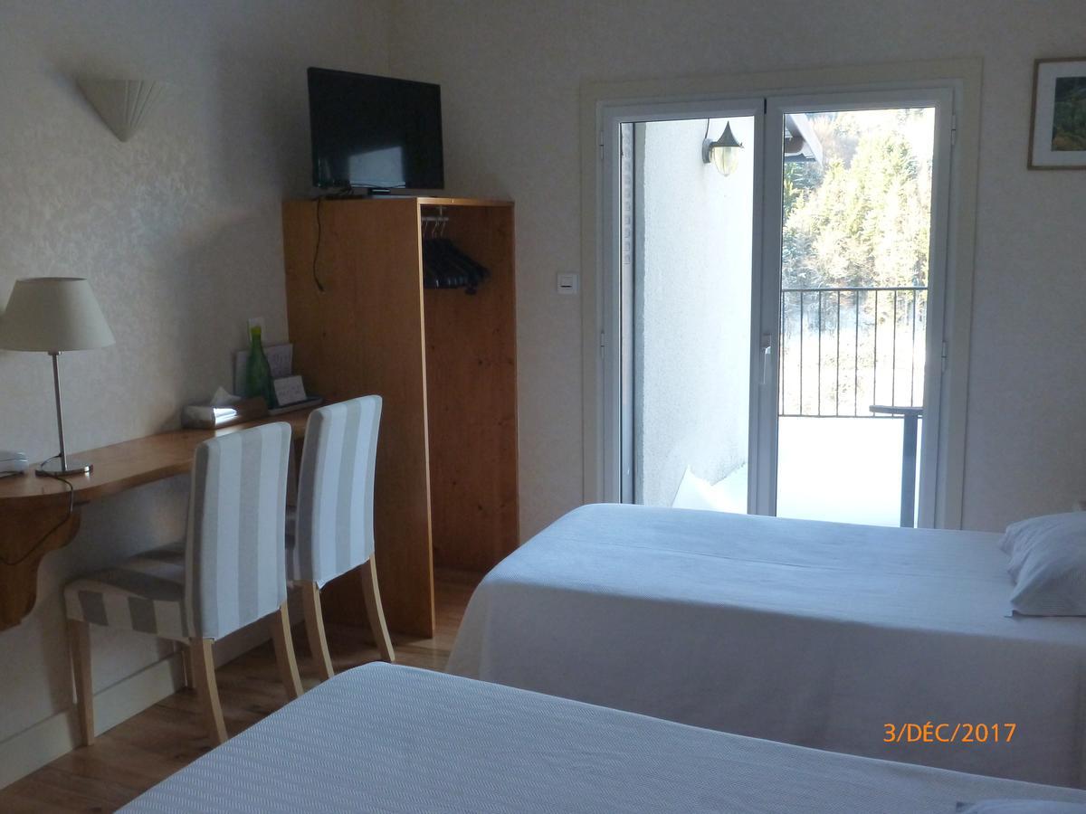 Logis Hotel Les Tilleuls Saint-Cirgues-de-Jordanne エクステリア 写真