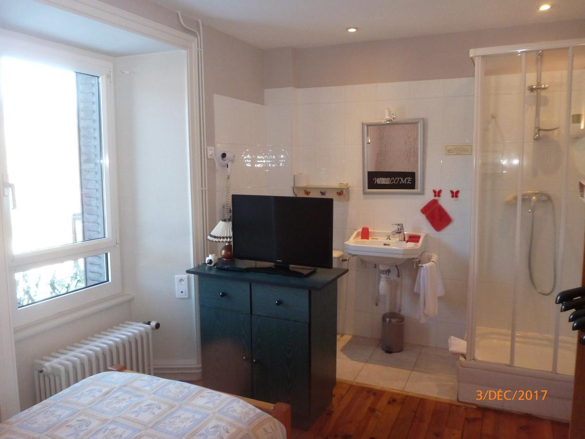 Logis Hotel Les Tilleuls Saint-Cirgues-de-Jordanne エクステリア 写真