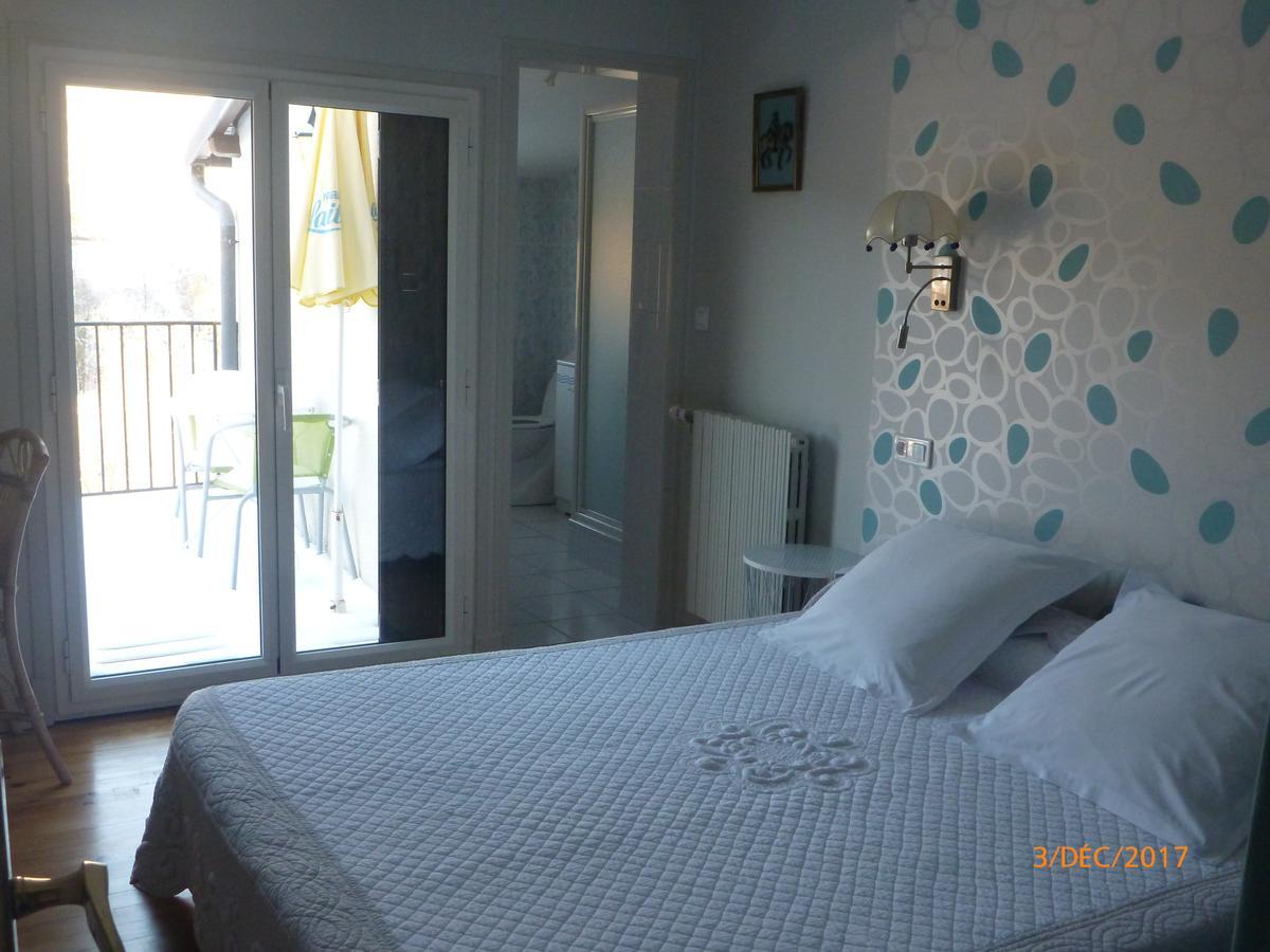 Logis Hotel Les Tilleuls Saint-Cirgues-de-Jordanne エクステリア 写真